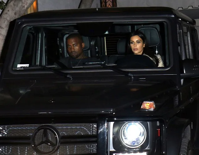 Kanye dan Kim @ dailymail.co.uk