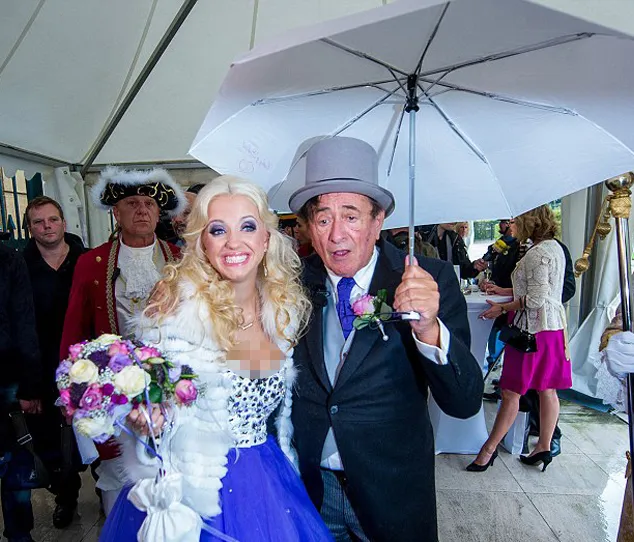 Happy wedding, Richard dan Cathy! ©splashnews.com