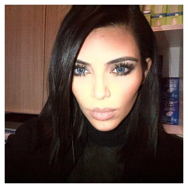 Bermata biru seperti serigala? @ instagram.com/kimkardashian