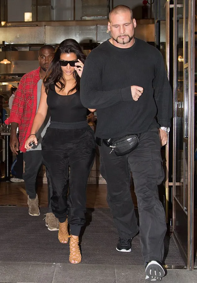 Jaminan keamanan Kim Kardashian ©splashnews.com
