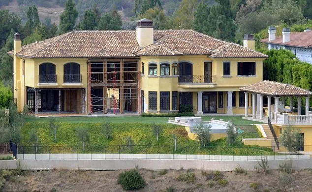Rumah Kim dan Kanye @ dailymail.co.uk