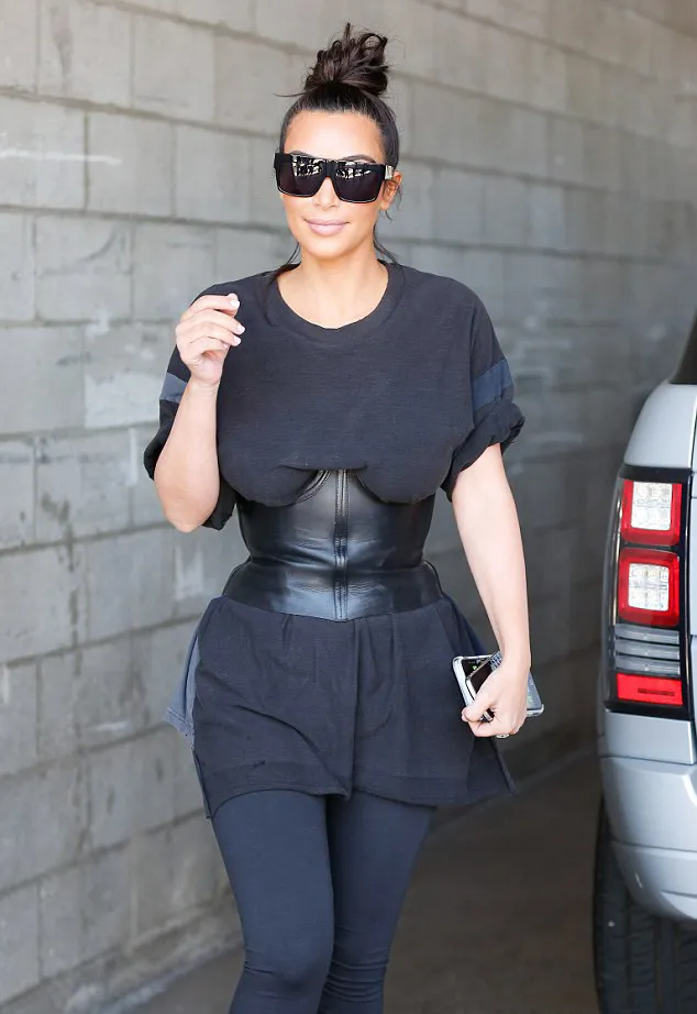 Inikah wajah bahagia Kim usai kalahkan Taylor? © dailymail.co.uk
