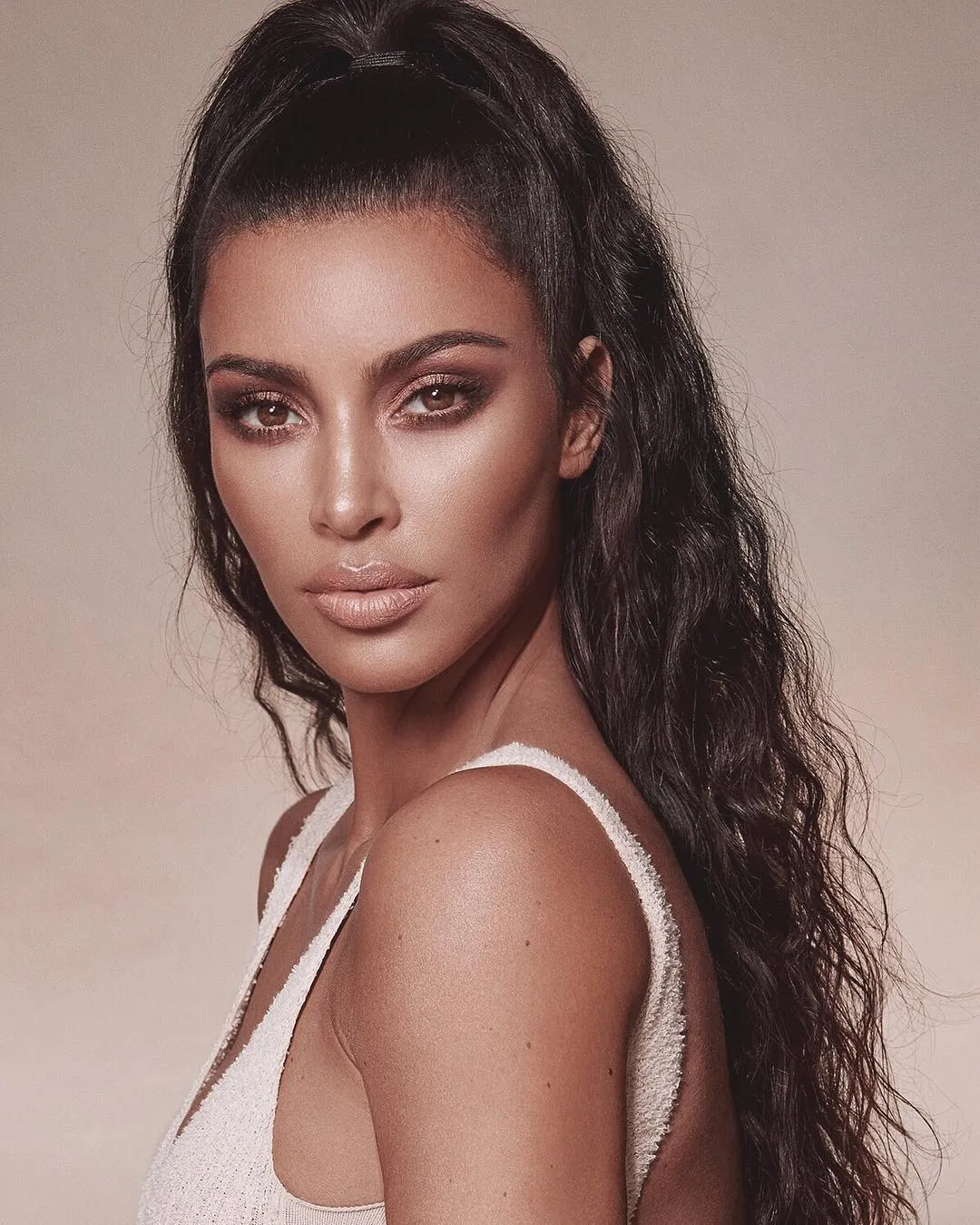 Kim dengan rambut barunya, makin cantik? @ instagram.com/kimkardashian