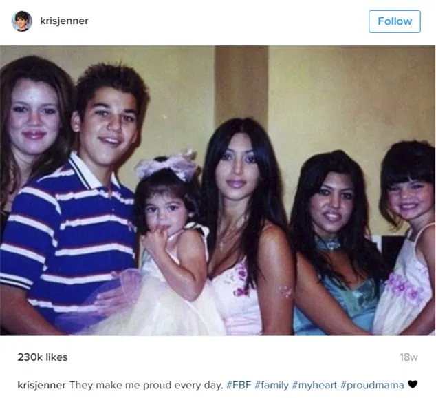 Kim juga dan saudara-saudaranya juga terlihat berbeda di foto ini © instagram.com/krisjenner