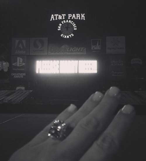 Cincin pertunangan Kim Kardashian @ instagram.com