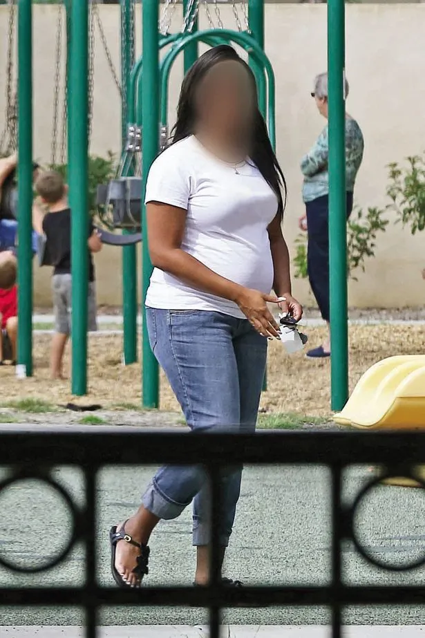 Wanita ini tertangkap kamera pertama kali pada akhir September lalu © Mirror