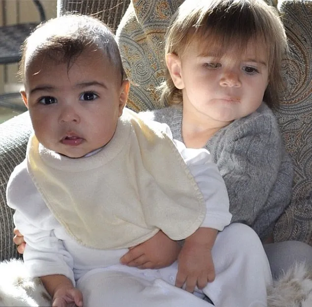 Anak Kim, North West, dan sepupunya, Penelope @ dailymail.co.uk