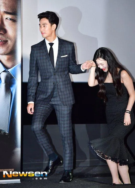 Kim Soo Hyun deg-degan saat lakoni adegan ranjang bersama Sulli © newsen.com