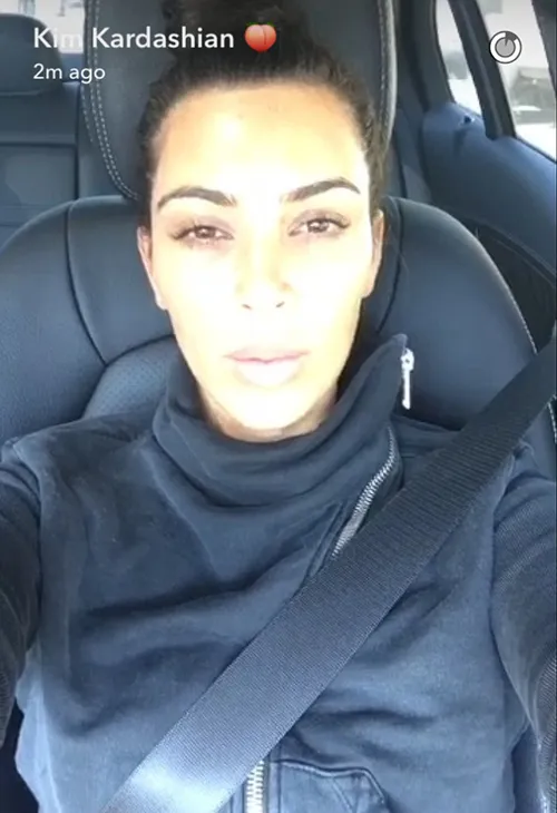Kim tanpa make up, masih cantik? © Kim Kardashian's Snapchat
