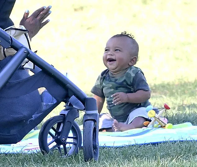 Baby Saint benar-benar lucu dan menggemaskan bukan? ;) © dailymail.co.uk
