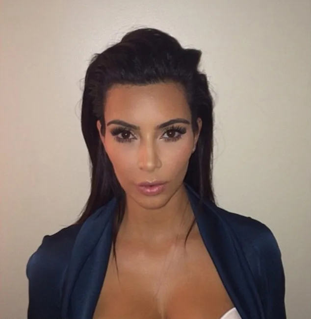 Foto Passport Kim Kardashian @ istimewa