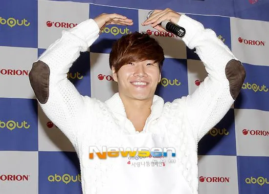 'Saranghae', kira-kira pesan untuk siapa ya? ©kpopfever.com