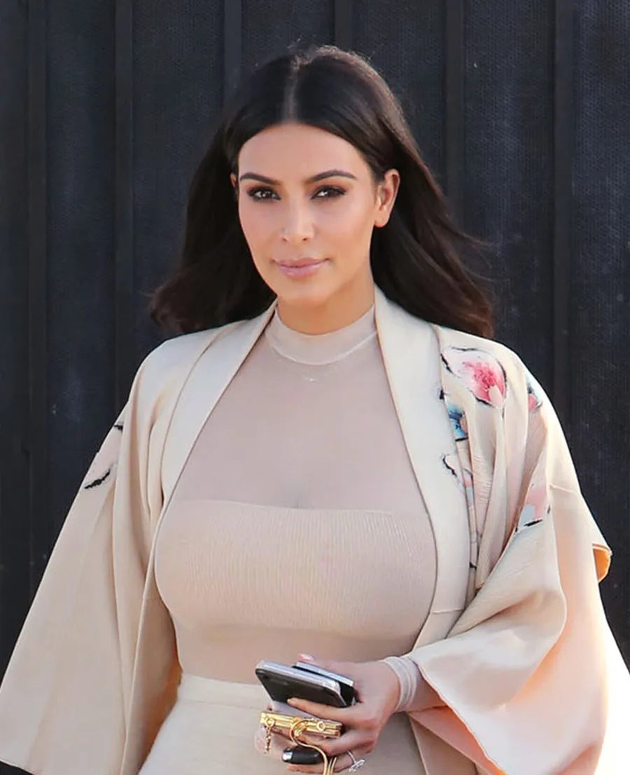 Kim Kardashian bakal pose tanpa busana lagi © FameFlynet