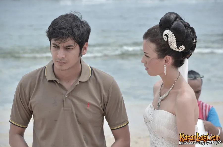 Pakai gaun pengantin