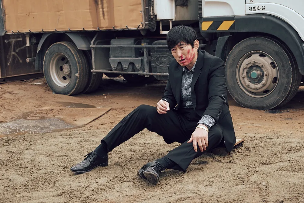 Kim Won Hae memerankan karakter mafia dalam STRONG WOMAN DO BONG SOON. ©JTBC