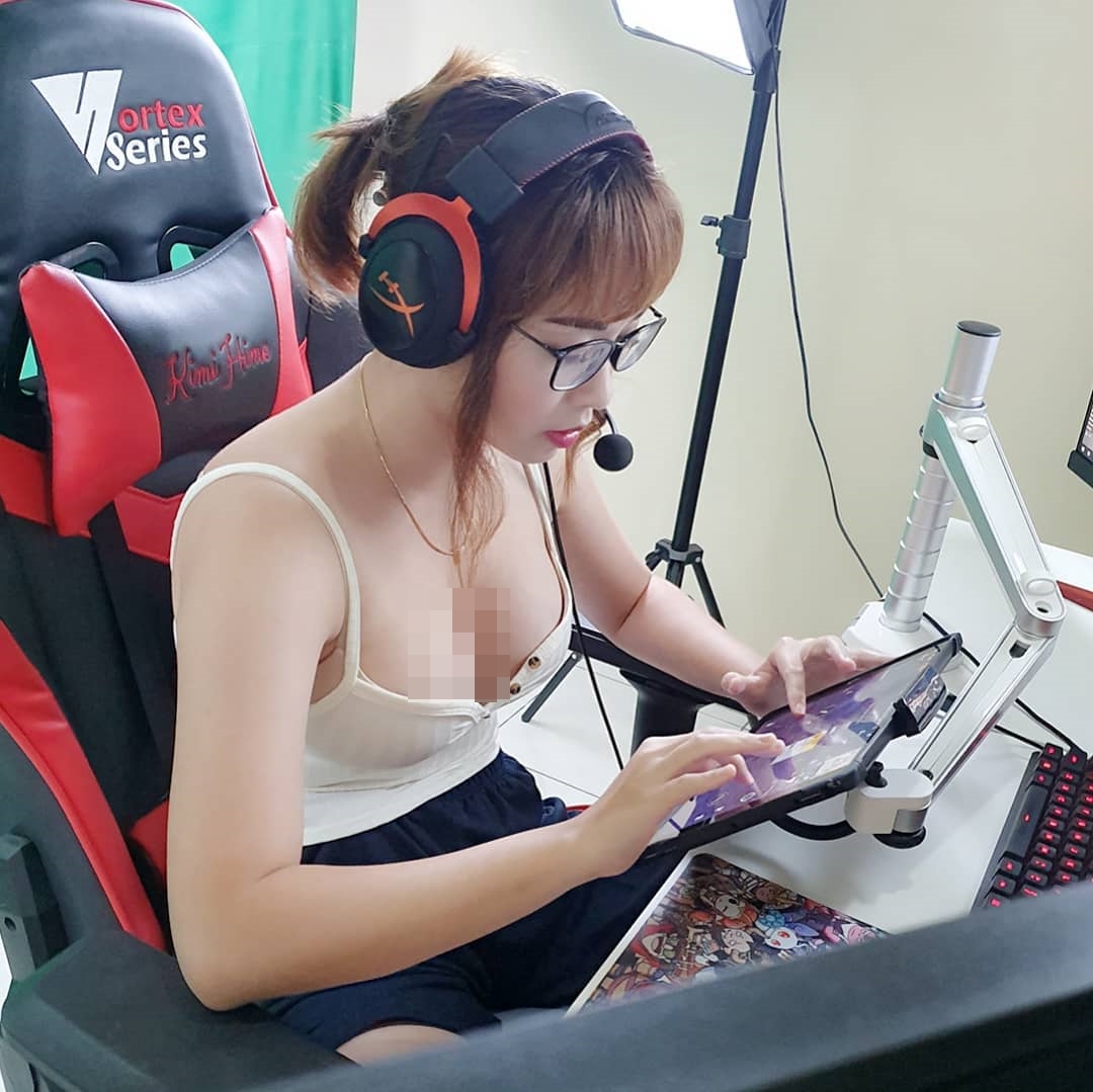 10 Fakta Kimi Hime, Gamer dan Youtuber Seksi Yang Diperingatkan Oleh  Kemkominfo - Kapanlagi.com