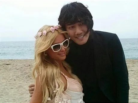 Paris Hilton saat membintangi MV Kim Jang Hoon 