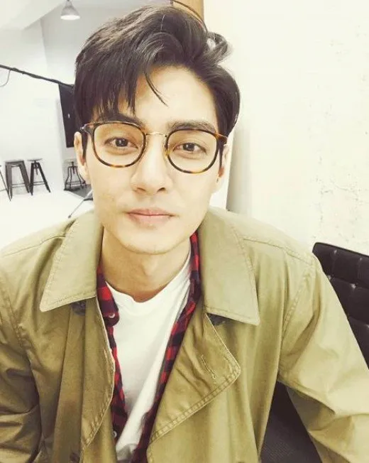 Kim Joon mengaku sudah menikah dan punya anak. © allkpop.com
