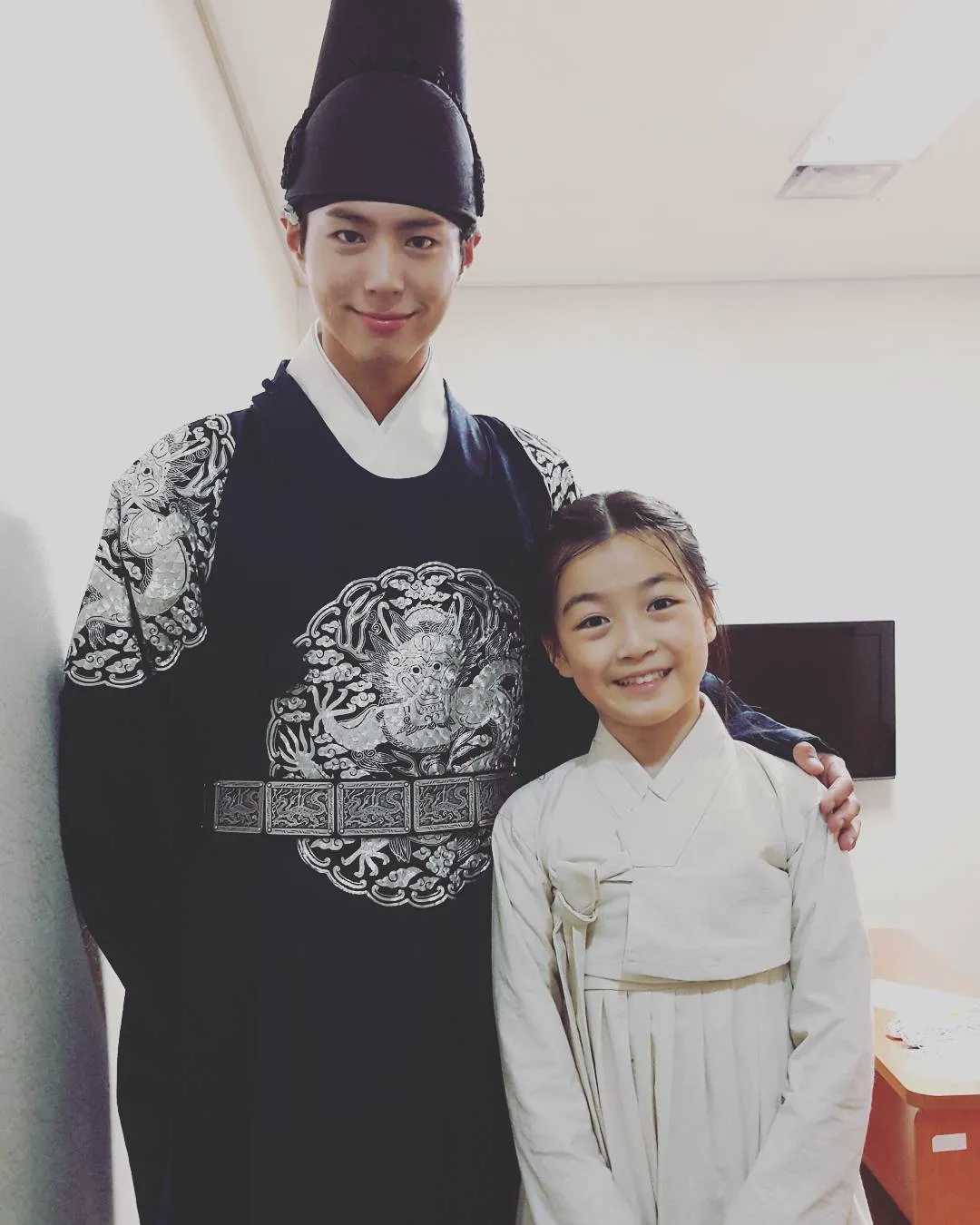 Kim Joo Eun saat bermain bersama Park Bo Gum dalam Moonlight Drawn by Clouds. ©Instagram/kang_jueun_mom
