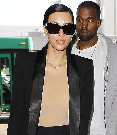 Sepintas, Kim tampak tak memakai baju @ dailymail.co.uk