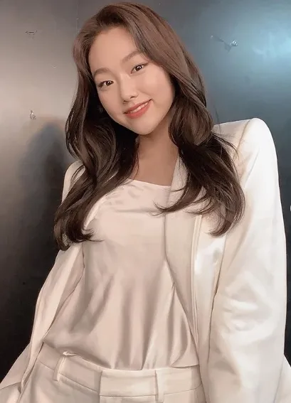 Kang Mi Na (credit: instagram.com/p/B-jSKhen_6F)