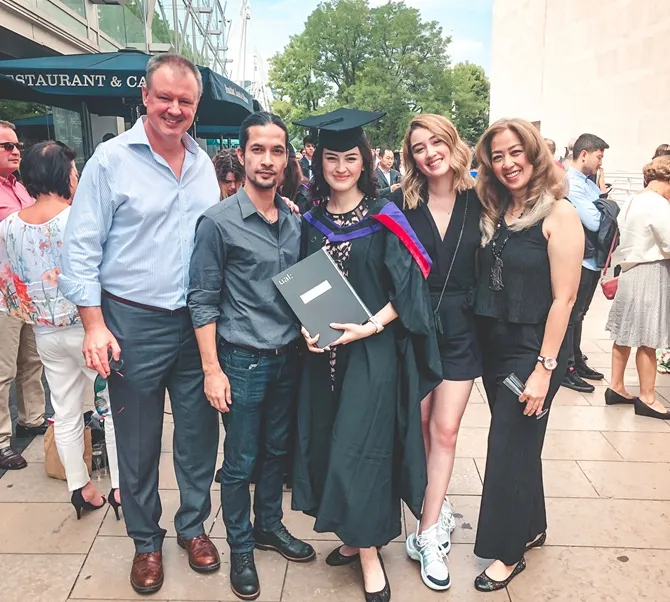 Kimberly Ryder wisuda © instagram.com/kimbrlyryder