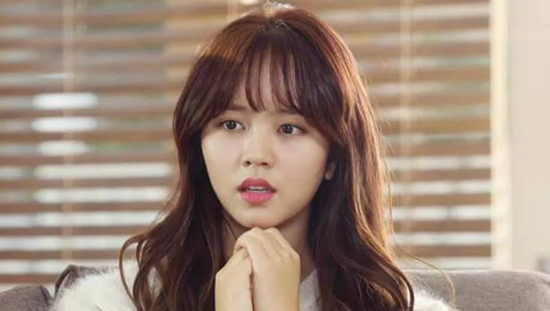 Kim So Hyun cedera di Phuket. © allkpop.com