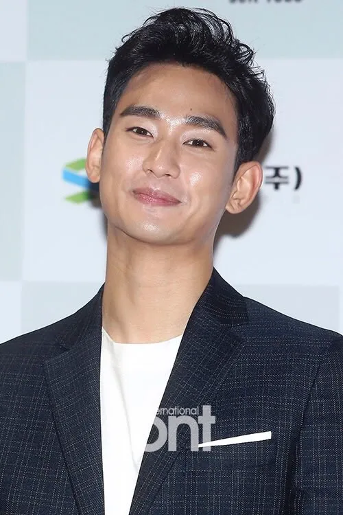 Kim Soo Hyun berangkat wamil tanggal 23 Oktober © bnt International