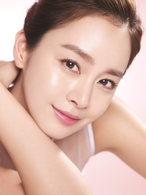  FOTO Kim Tae Hee Cantik Flawless di Iklan Perdana Pasca 