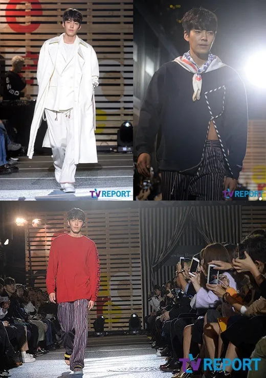 Aksi catwalk Kim Woo Bin yang lama nggak kita lihat. © TV Report