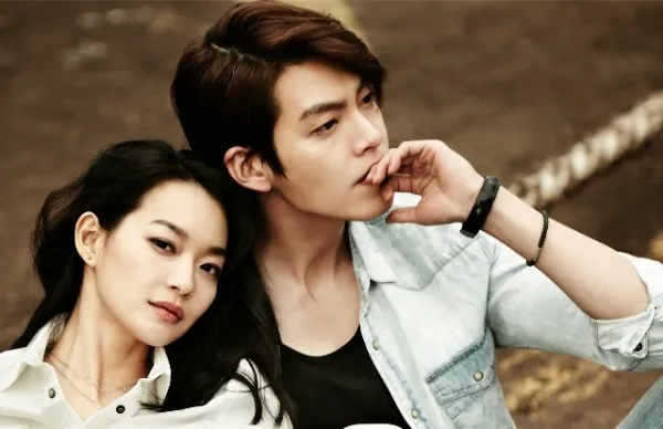 Kim Woo Bin masih mesra dengan sang pacar. © soompi.com
