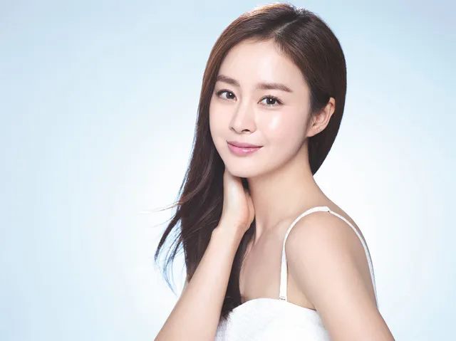 Kecantikan natural Kim Tae Hee yang sukses mencuri perhatian. ©Cell Cure
