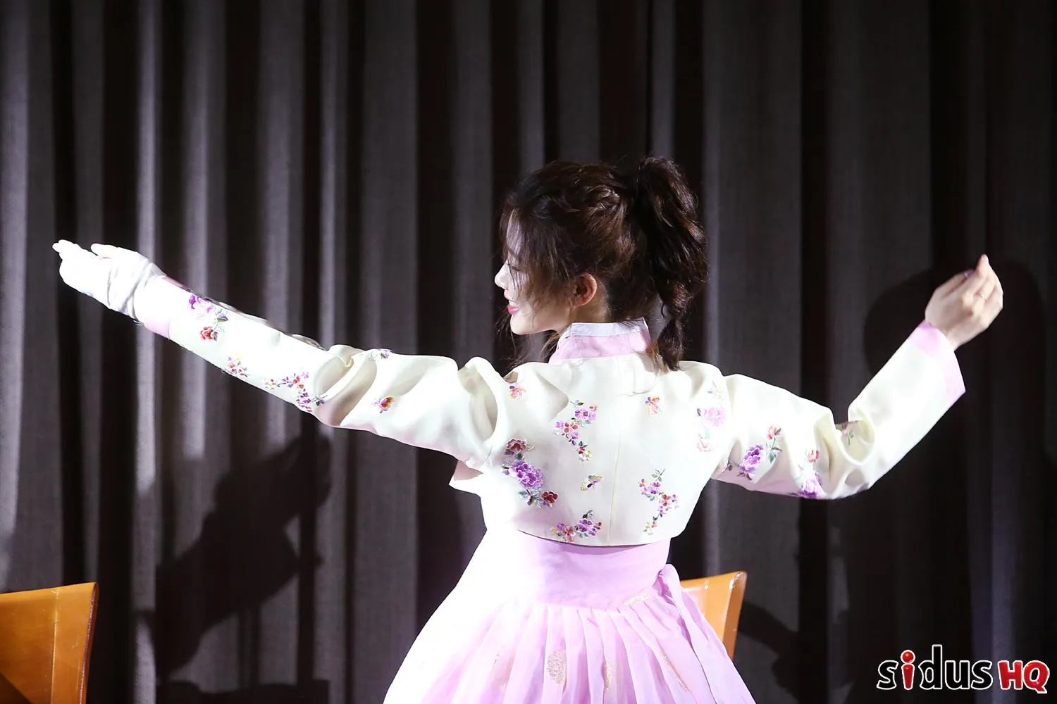 Kim Yoo Jung tetap tampil tak mengecewakan meski sedang cedera. İkoreaboo.com