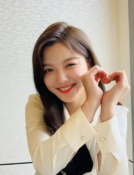 Kim Yoo Jung (credit: instagram.com/kimyoojungfan)