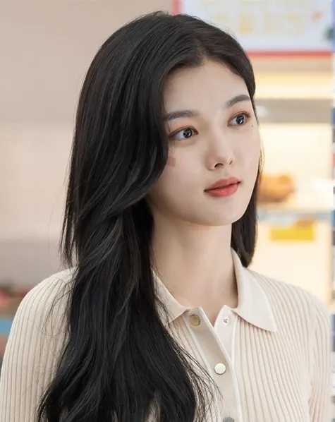 Kim Yoo Jung (credit: twitter.com/SBSNOW)