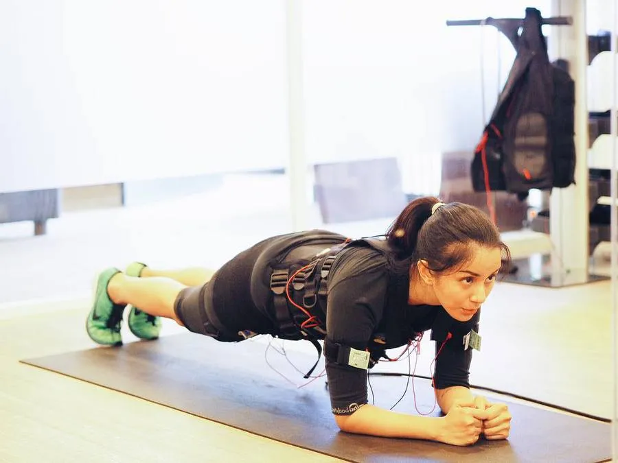 Kirana Larasati sempat mengikuti sesi EMS untuk menurunkan berat badan/©instagram.com/kiranalarasati