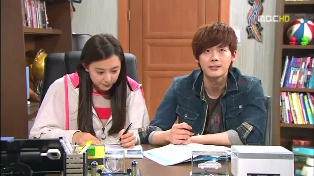 Kim Ji Won dan Lee Jong Suk dalam drama High Kick, 6 tahun lalu © MBC