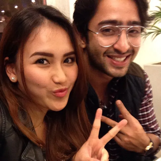 Pintar-pintar memilih foto yang akan di-upload jadi salah satu cara Ayu dan Shaheer kurangi komentar haters @instagram.com/shaheernawaz