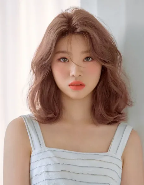 Model rambut Korean Waves (Sumber: hairstyle.com)