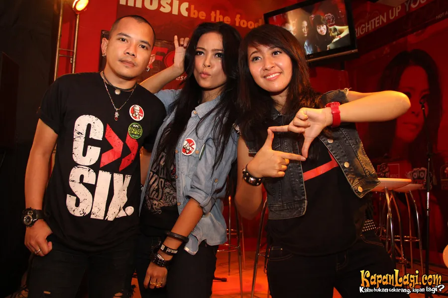 "Siapa bilang kami segitiga? Kami Kotak, kok!" seru band yang memang baru ditinggal drummernya ini @KapanLagi.com®