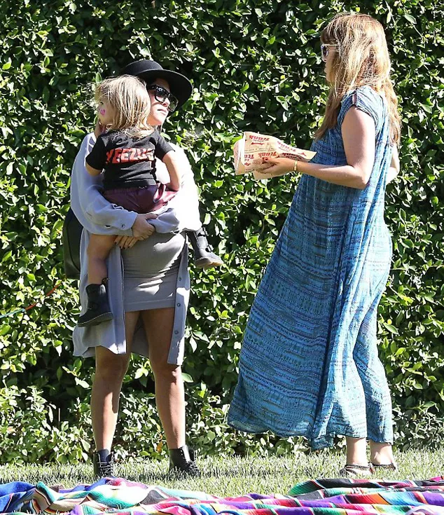 Hamil tua, Kourtney kurang berhati-hati? @ dailymail.co.uk