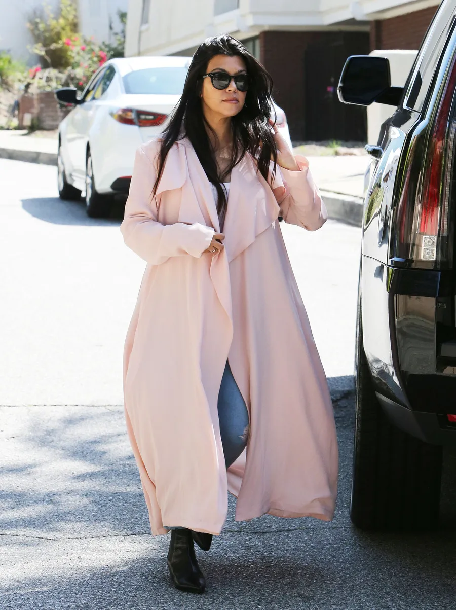 Kourtney Kardashian mendepak Scott Disick © Fameflynet