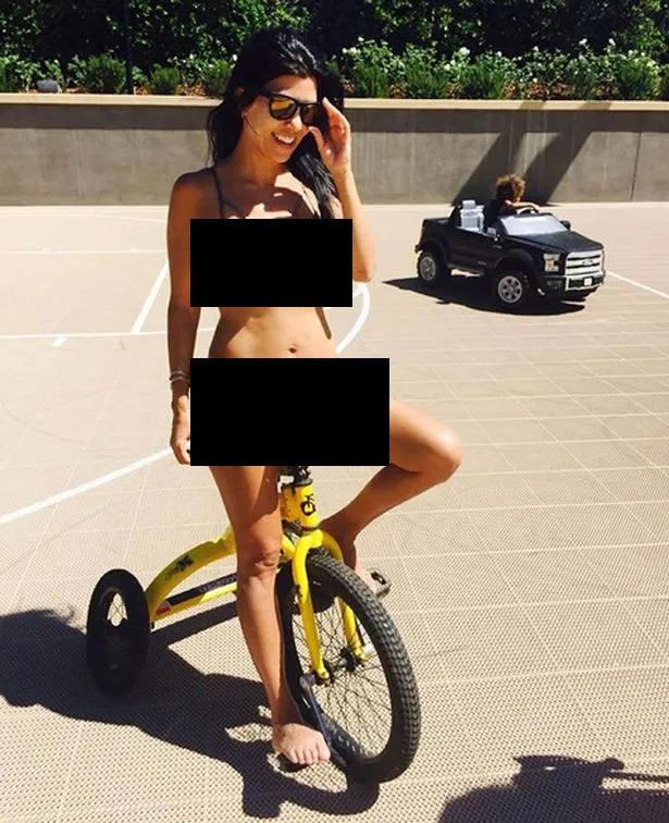 Kourtney Kardashian tampil menggoda di hari buruh © Instagram/Kourtneykardashian