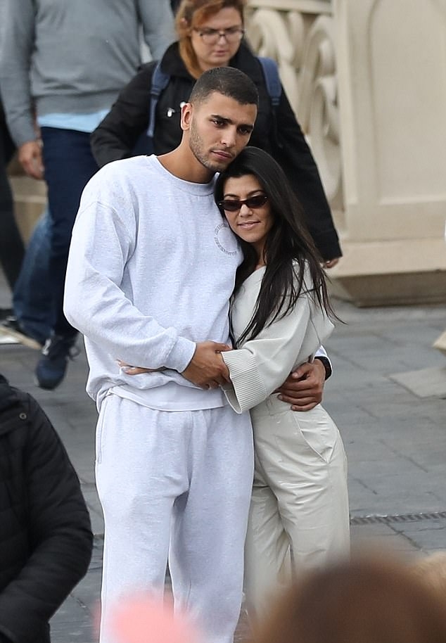 Kourtney Kardashian ceritakan momen pertama bertemu dengan Younes @ dailymail.co.uk