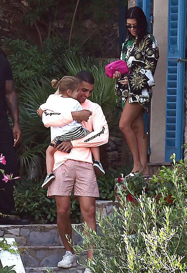 Inikah bukti kalau Younes sudah siap jadi ayah? © BackGrid via dailymail.co.uk
