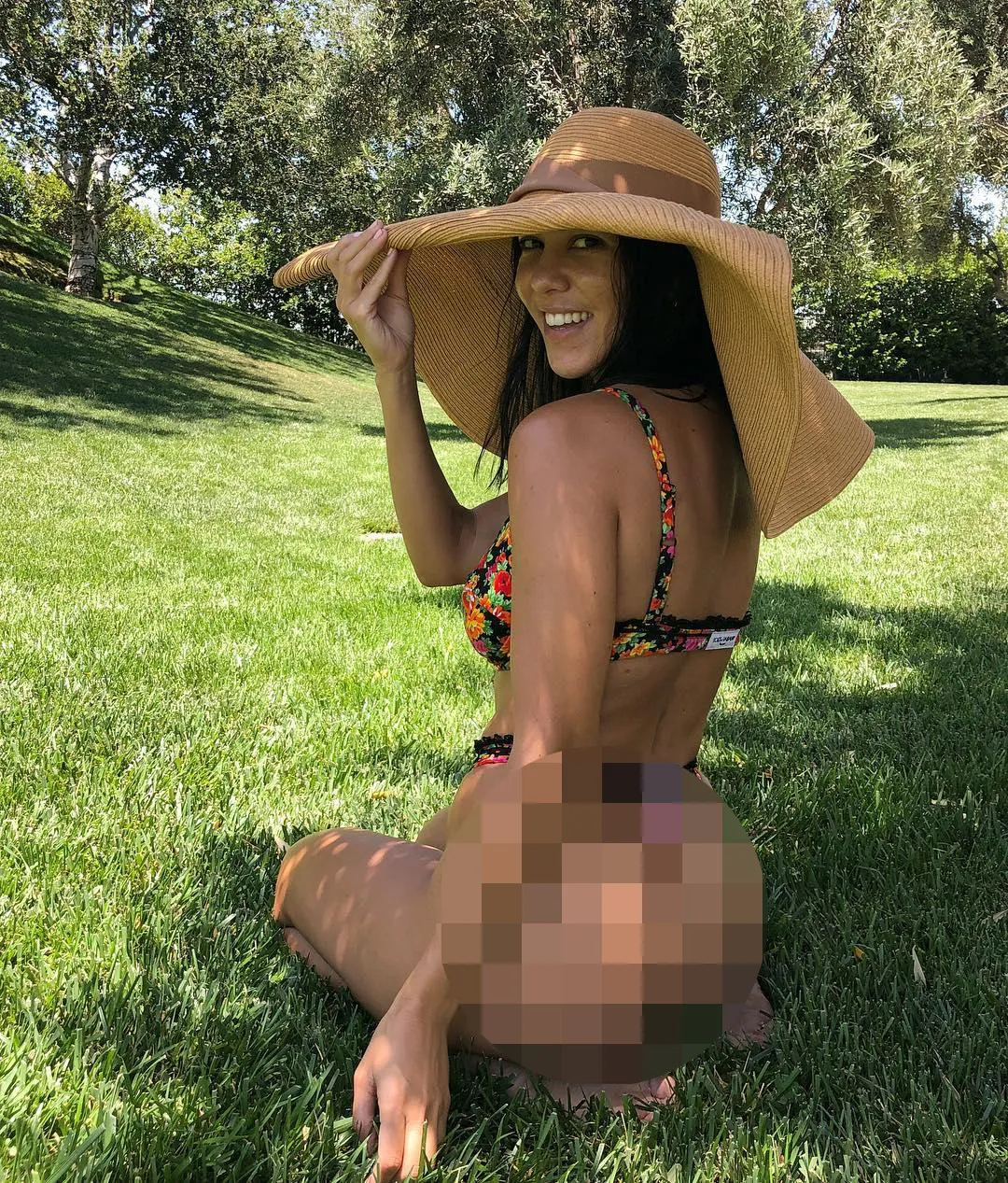 Kourtney memang doyan pamer foto seksi © instagram.com/kourtneykardash