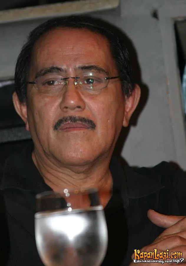 Sebelum meninggal Frans Tumbuan menderita komplikasi akibat kanker stadium 4. ©KapanLagi.com®