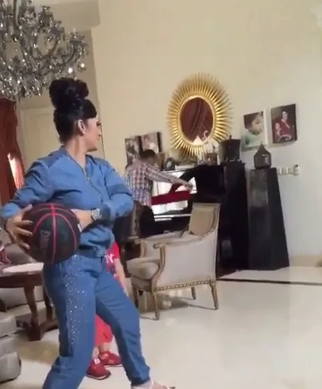 KD sempat bergerak sebelum berangkat kerja © Instagram.com/krisdayantilemos