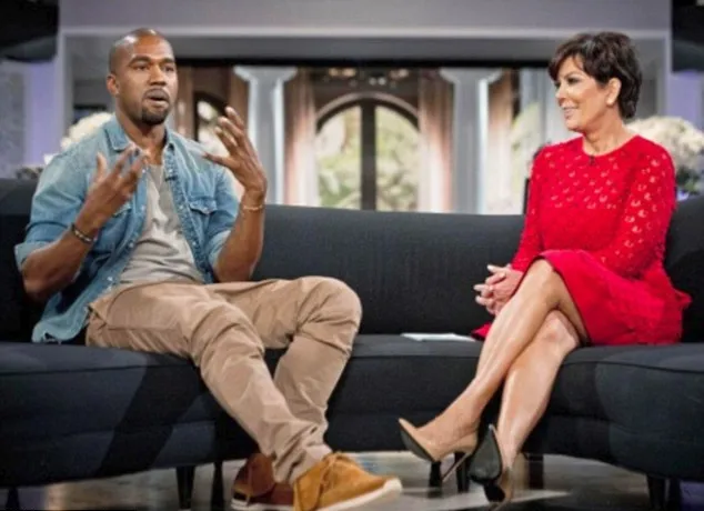 Kanye West saat datang sebagai bintang tamu @ dailymail.co.uk