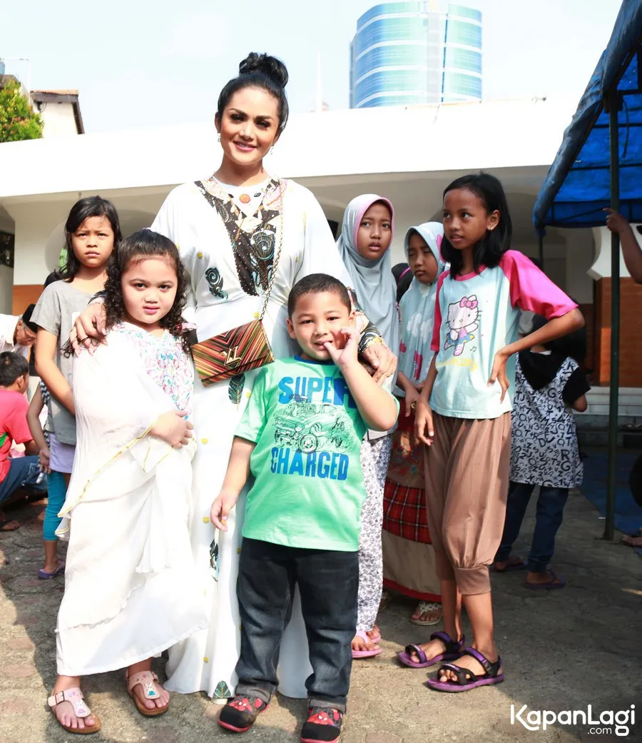 Krisdayanti kesulitan ketemu dua anaknya yang sudah beranjak remaja. ©KapanLagi.com/Muhammad Akrom Sukarya